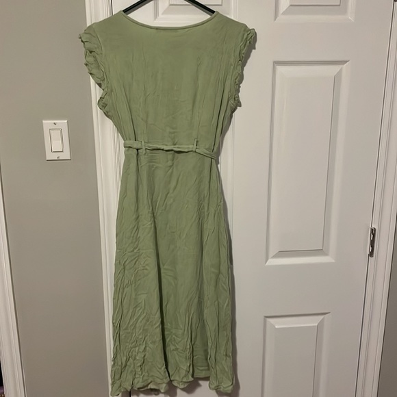 Suzy shier flutter sleeve midi button up dress - Picture 3 of 3